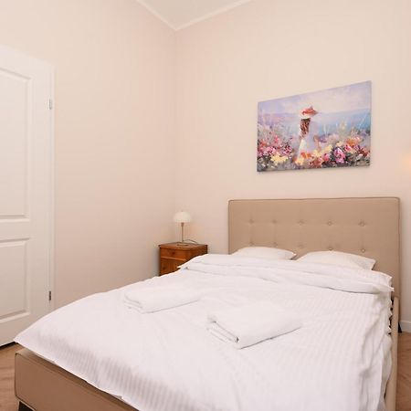 Rentplanet - Studio Plac Matejki Краков Экстерьер фото
